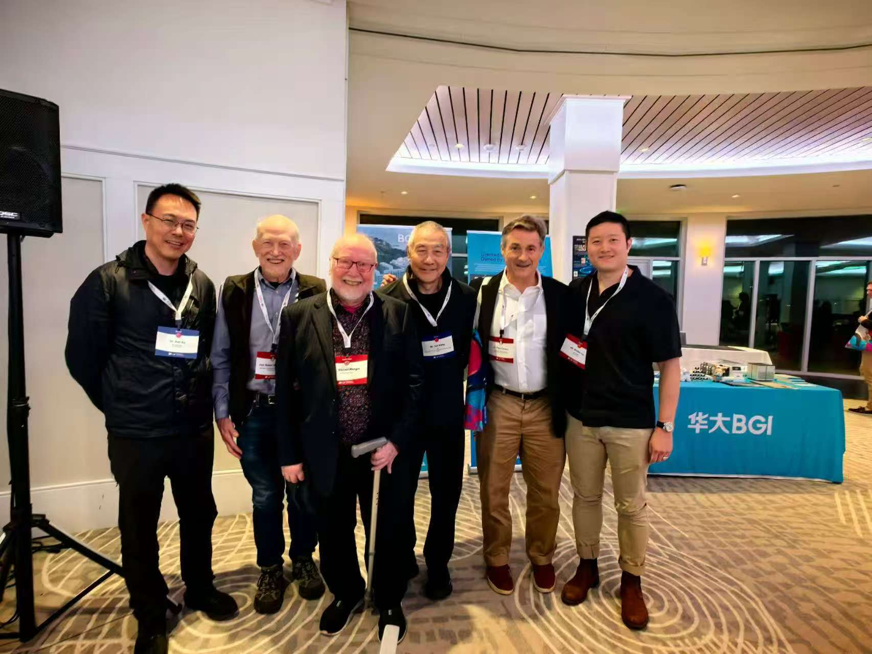 一群人站在一起

AI 生成的内容可能不正确。